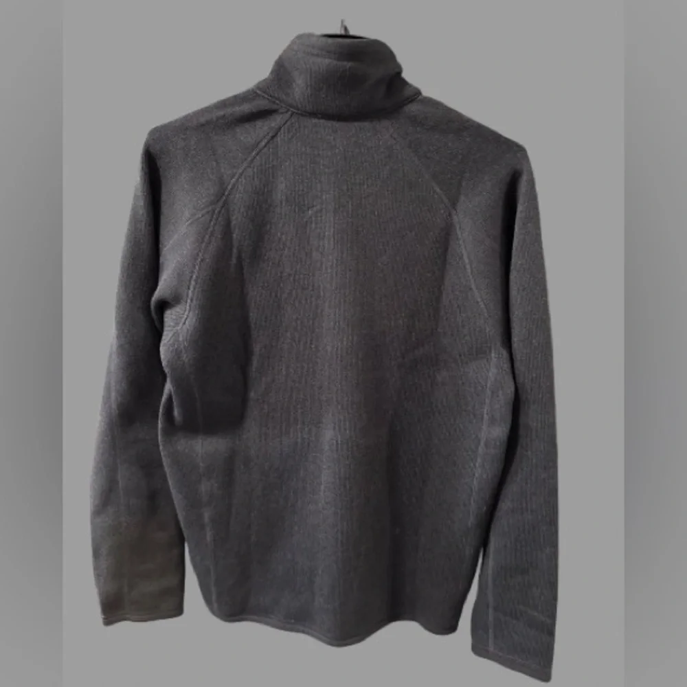 Patagonia Men’s Charcoal Zip-Up Fleece Pullover